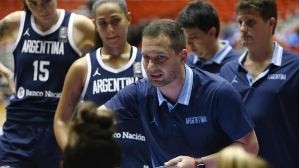 Leonardo Costa entrenador de basquetbol